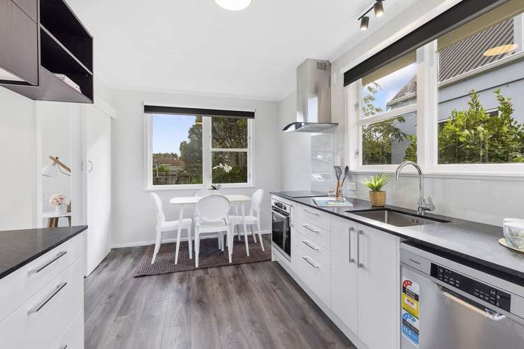 15b Linden Avenue Tawa_2