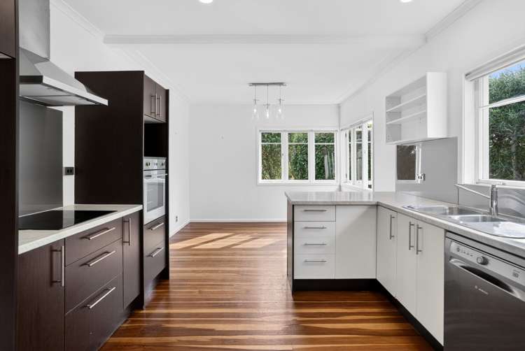 20 & 20A Brian Crescent Stanmore Bay_8