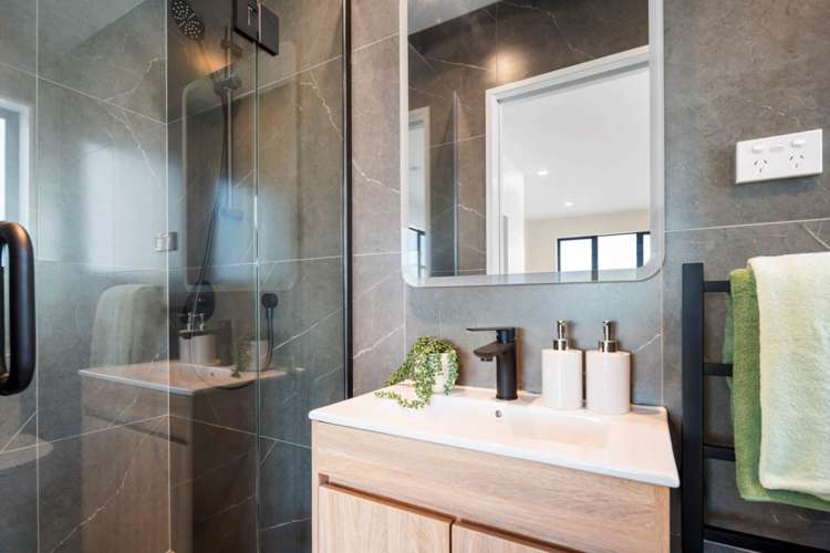 6 Greenbrier Street Westgate_18