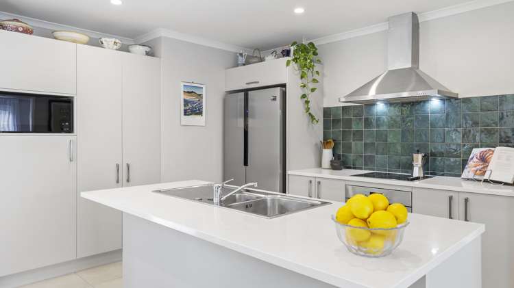 4 Laly Haddon Place Matakana_9