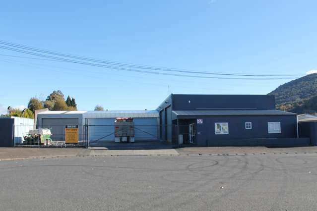 Industrial contractors yard/depot for lease