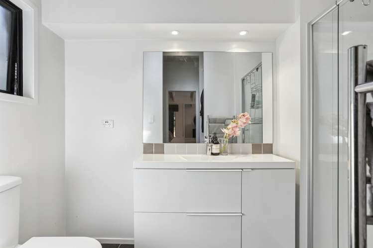 34 Hollywood Avenue Titirangi_18