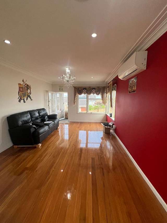 Charming 3BR Home in Mt. Roskill!