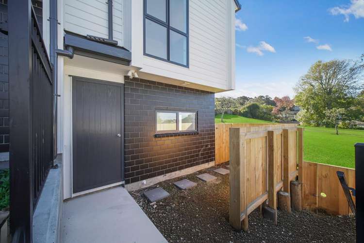 8/31 Ayton Drive 3320_11