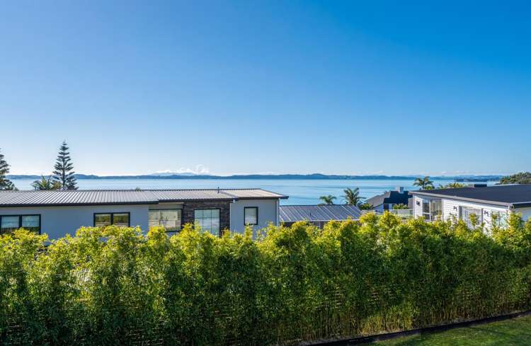 12 Burford Place Mellons Bay_43