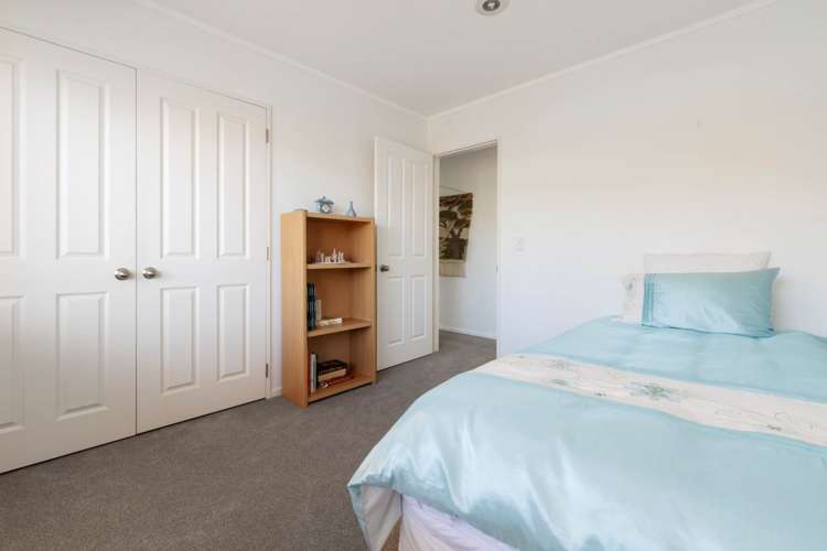 8 Newbliss Crescent East Tamaki Heights_16