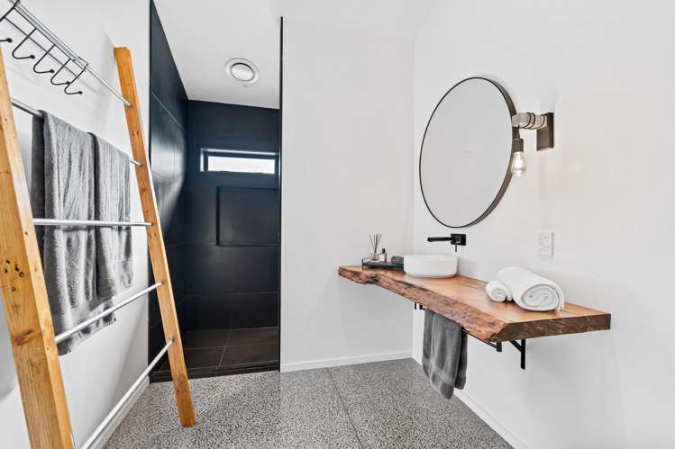 8 Paparoa Road Mangapai_17