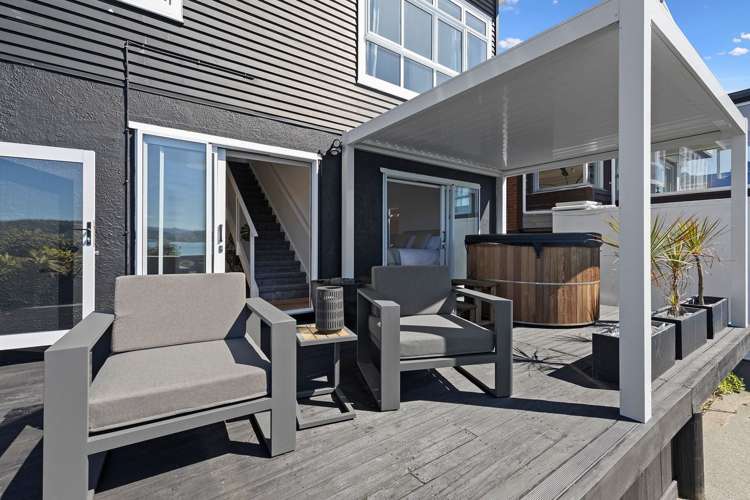 277 Queens Drive Lyall Bay_24