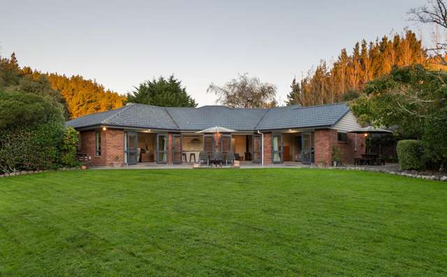 Priced to sell! Fantastic lifestyle living