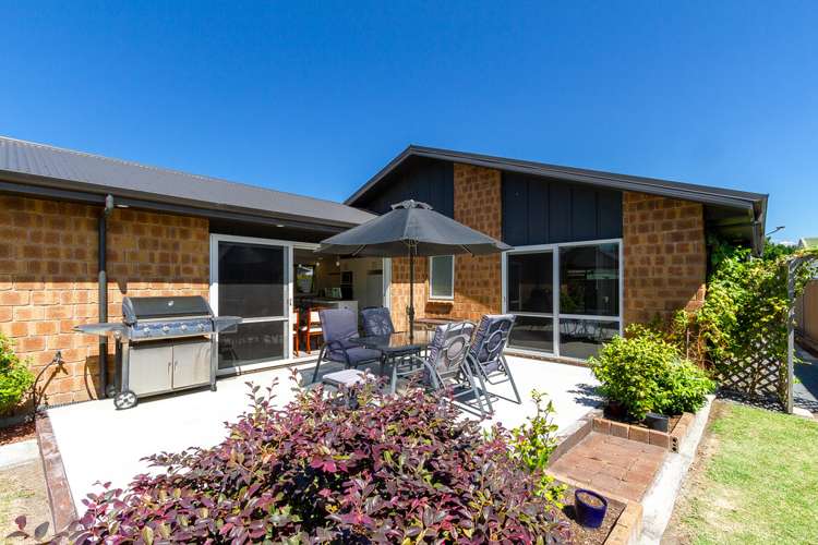 9 Gregory Grove Clive_15