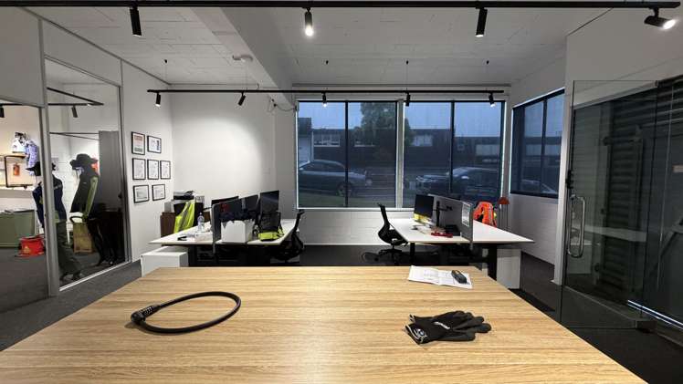 B/51 Barrys Point Road Takapuna_7