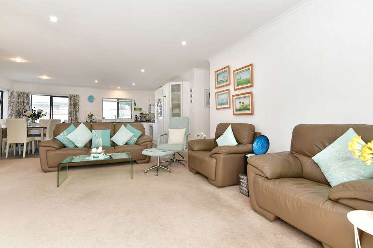 19 Raabia Close Parakai_11