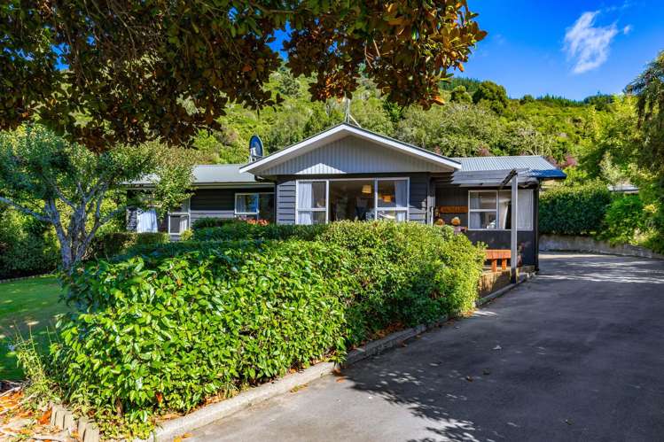 337 and 337a Anakiwa Road Anakiwa_4