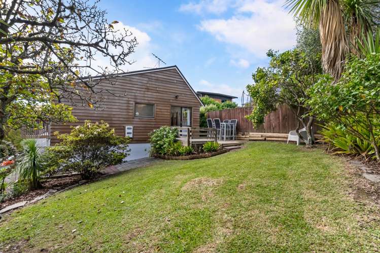 2/3 Whitby Crescent Mairangi Bay_25