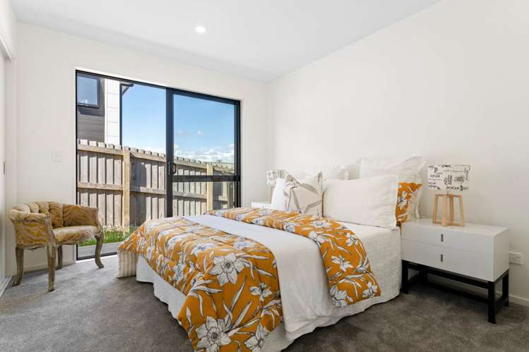 84a Vodanovich Road Te Atatu South_10