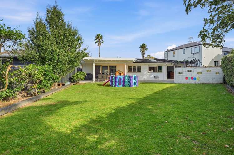 6 Fratley Avenue Farm Cove_19