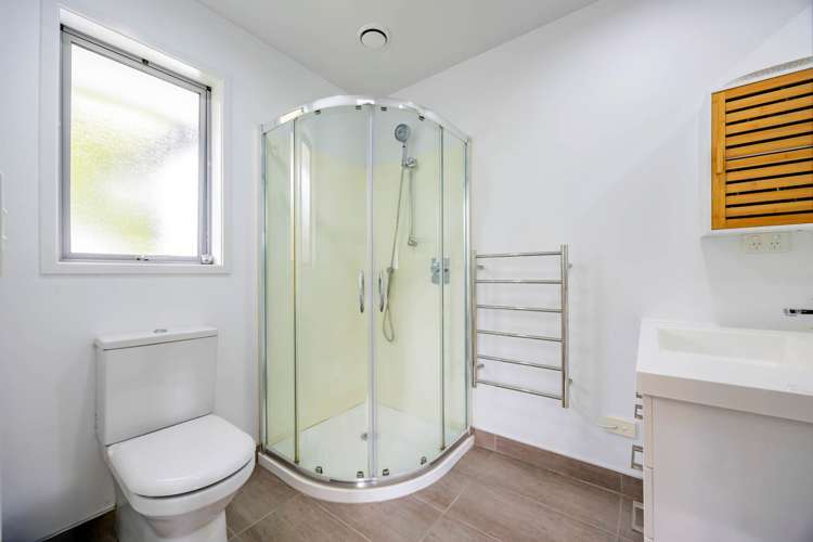 37 Bernard Magnus Lane Greenhithe_17