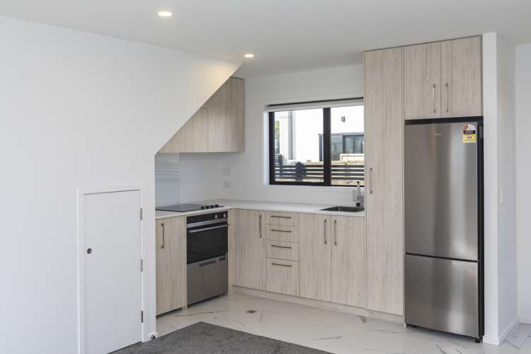 17/232 Marine Parade_4