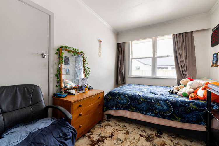 1/19 Greta Street Glenview_16