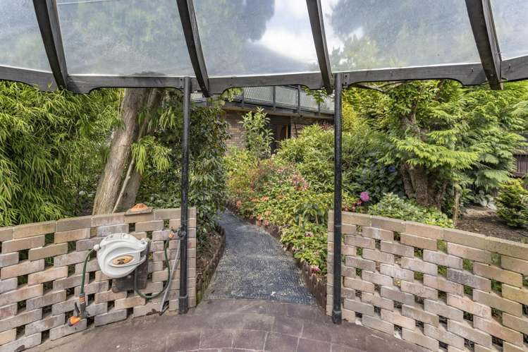 80 Regency Crescent Redwood_34