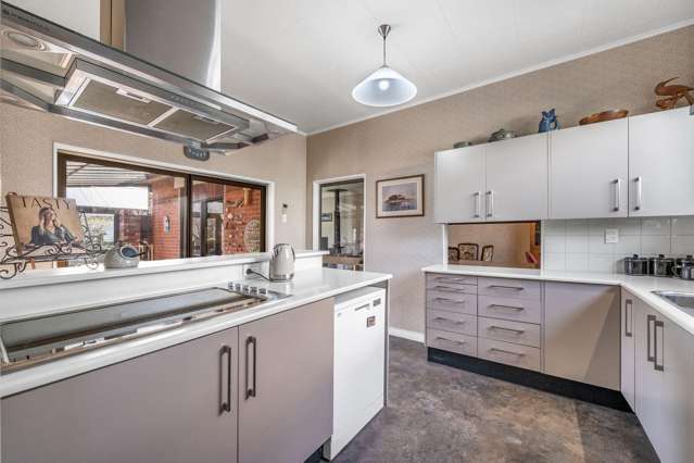 442 Queens Drive Windsor_2