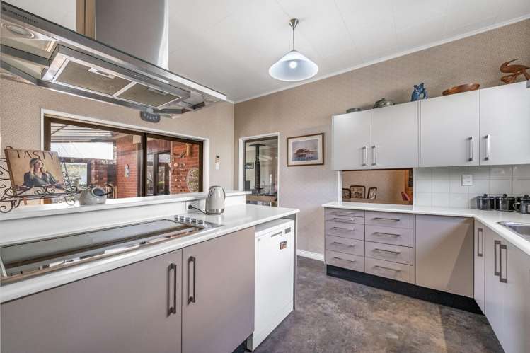 442 Queens Drive Windsor_1