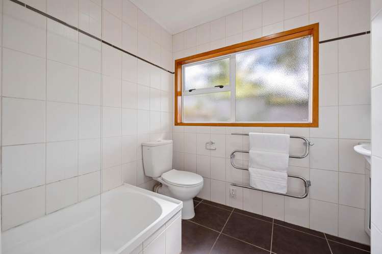 13 Seymour Road Mellons Bay_18