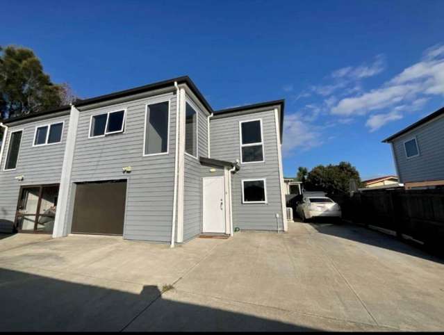 Modern Townhouse in Manurewa