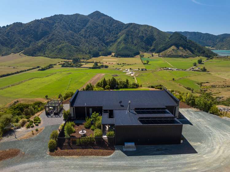 1424 Queen Charlotte Drive Anakiwa and Surrounds_23