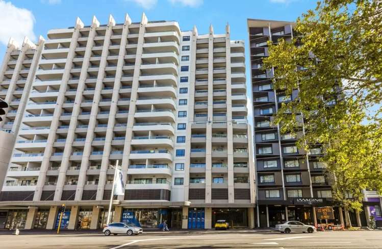 602/41 Beach Road City Centre_8