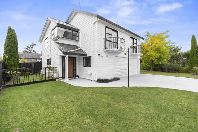 Character Home in Hamilton Lake