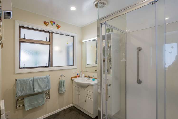 15 Kowhai Grove Raumati Beach_11