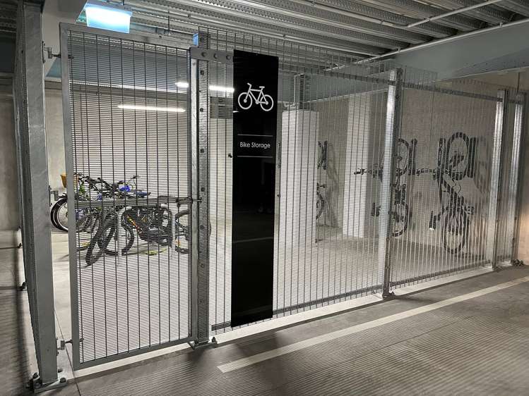 110/223A Green Lane West Epsom_11