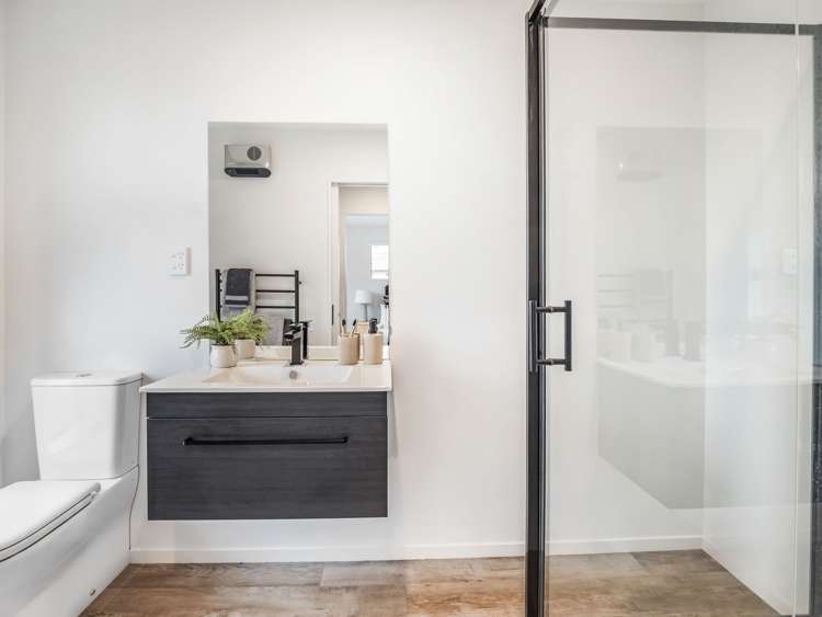 160 Faringdon Boulevard Rolleston_18