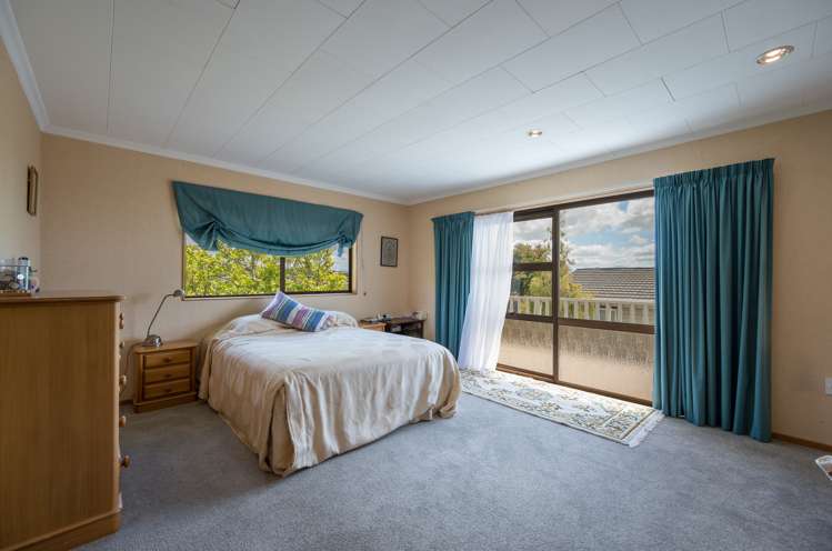 8 Farnham Drive Richmond_13