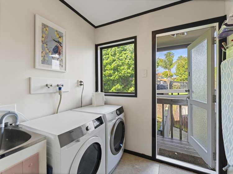 6 Photinia Place Botany Downs_19