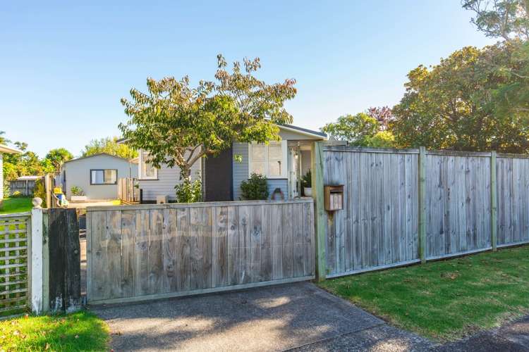 8 Crocombe Crescent Beach Haven_24