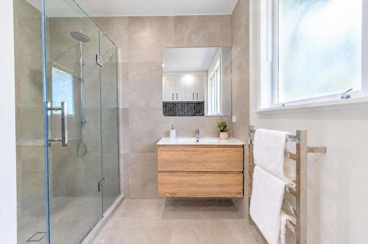 2/13A Frost Road Mount Roskill_14