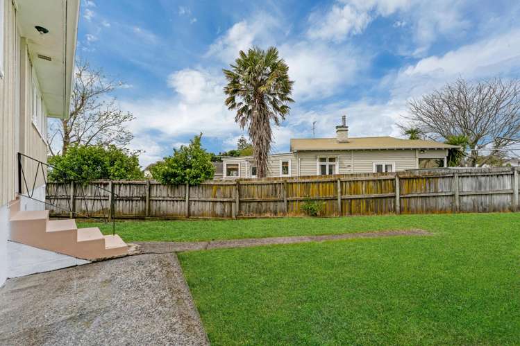 1/11 Brandon Road Glen Eden_19