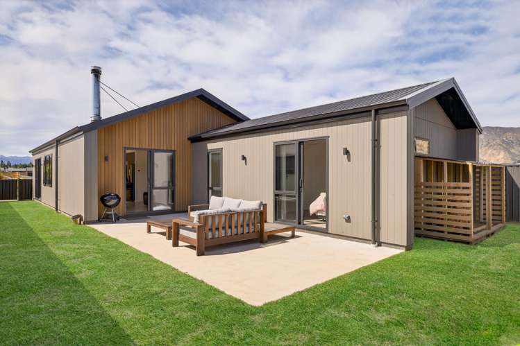 81 Burdon Loop Lake Hawea_14