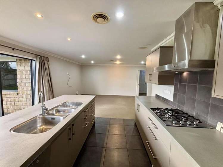 16 Somerton Drive Huntington_7