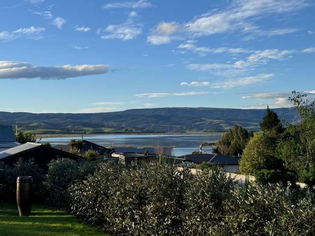 Unrivalled Living 30 Minutes From Dunedin