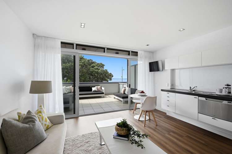 7/6 Beach Front Lane Browns Bay_12