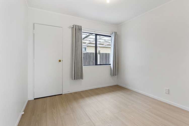 34 Frank Bunce Grove Flat Bush_12