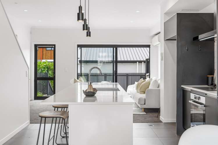 10 Alexander Willis Crescent Hobsonville_11