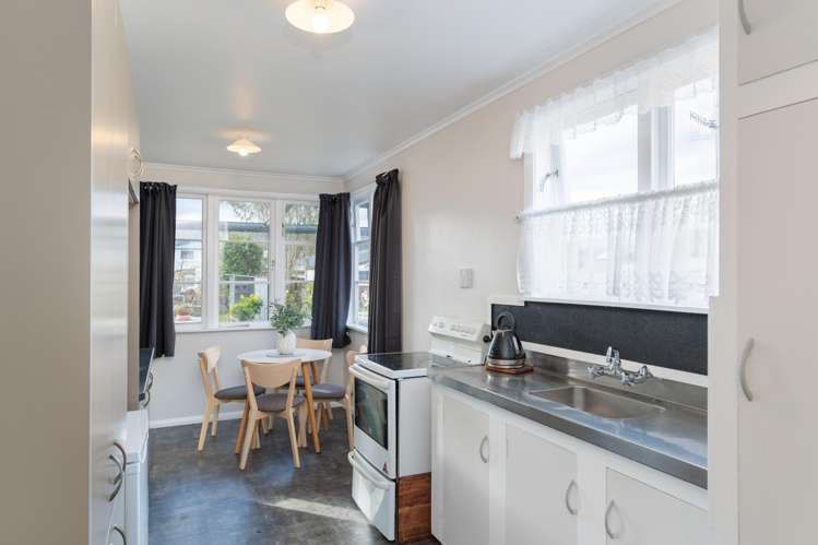 17 Ngata Grove Trentham_3
