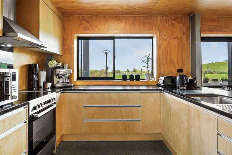 23 Metcalfe Road Ngahinapouri_18