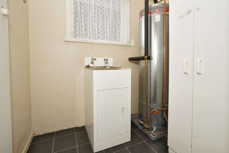 5 Manapouri Place Glenview_12