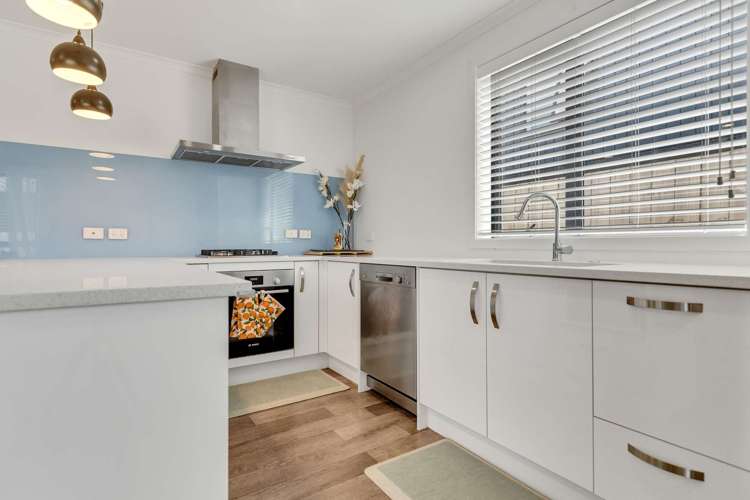 2/62 Cabourne Drive Glenview_9