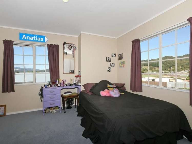 33 Grimsby Grove Wainuiomata_5